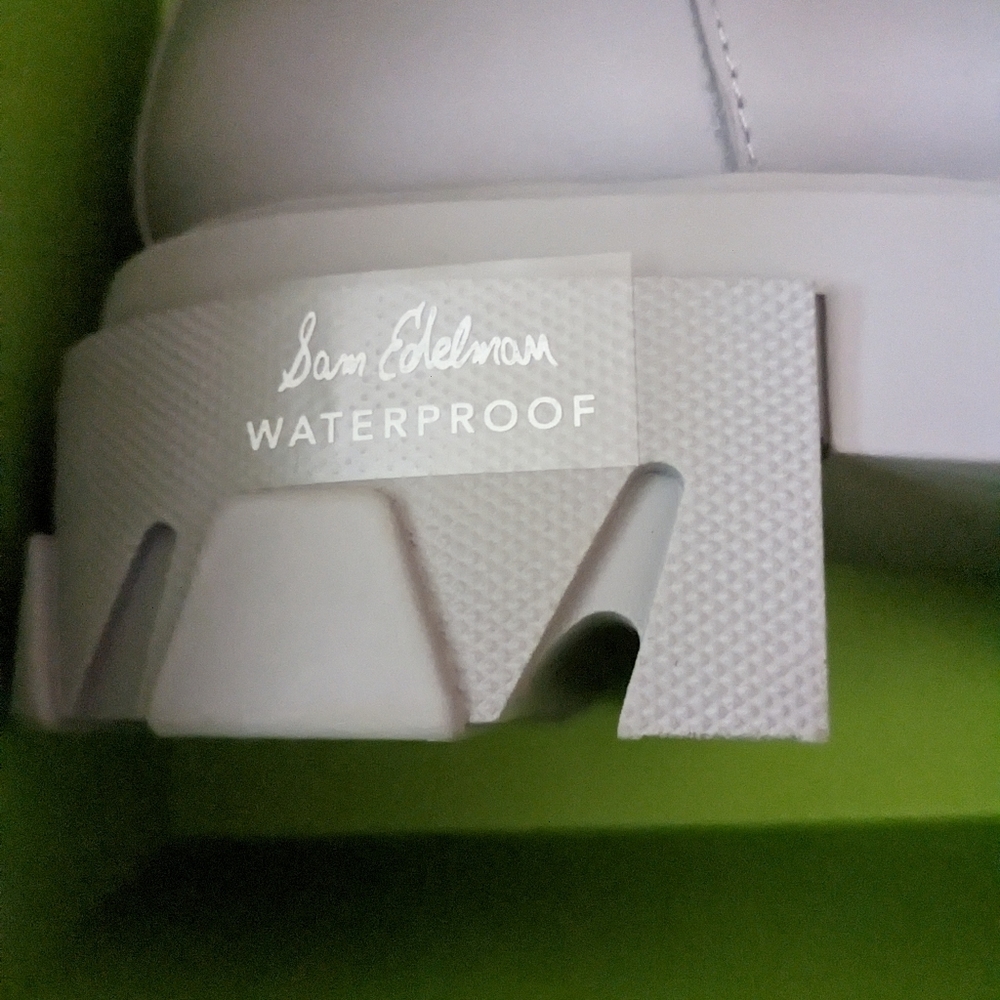 NIB Sam Edelman Daelyn Lug Sole Chelsea Boot - Picture 10 of 10